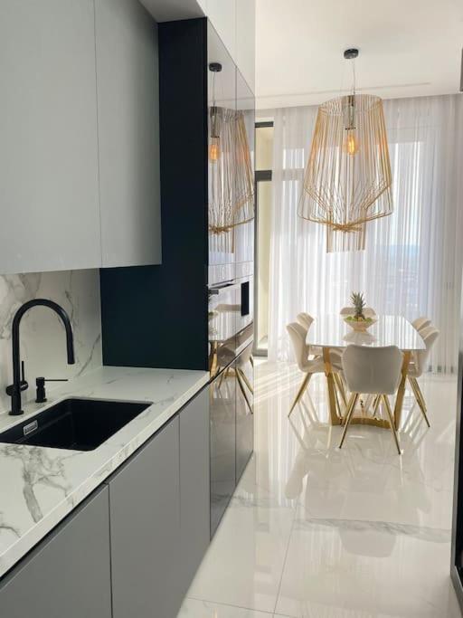 Luxury Penthouse Prishtina Lejlighed Pristina Eksteriør billede