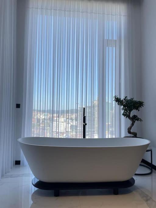 Luxury Penthouse Prishtina Lejlighed Pristina Eksteriør billede